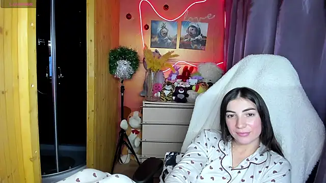 Fiery Brunette  online show from December 19, 2025, 3:30 pm