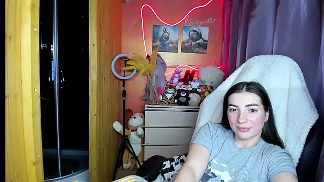 Fiery Brunette  online show from January 14, 2026, 11:05 am