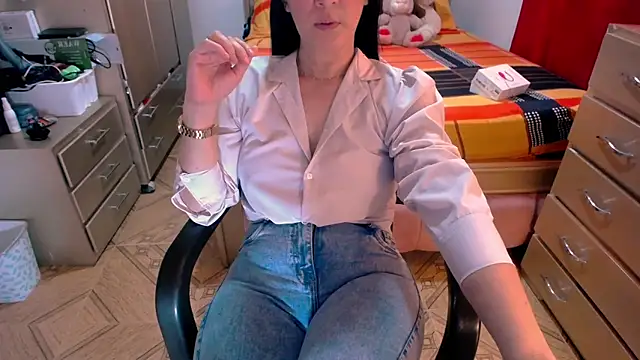 BitterMomXxx online show from March 11, 2025, 2:18 pm