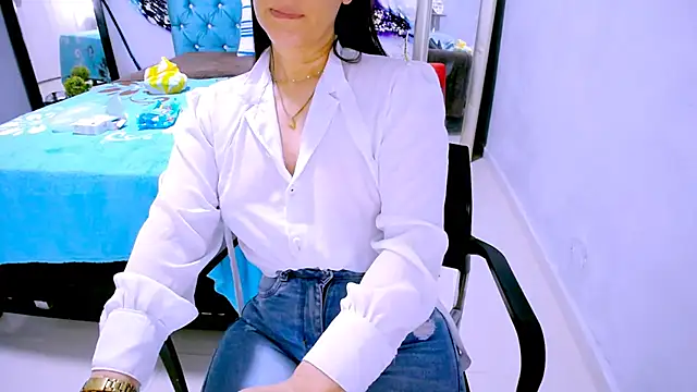 Snapshot of BitterMomXxx chatting on February 9, 2026, 2:21 pm BitterMomXxx online show from February 9, 2026, 2:21 pm