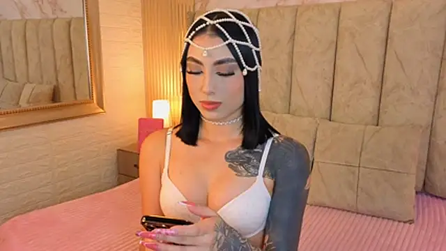 catalina  23 online show from October 28, 2025, 8:11 pm