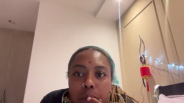 Snapshot of ChocolateCakeQueen chatting on February 9, 2025, 12:49 am ChocolateCakeQueen online show from February 9, 2025, 12:49 am