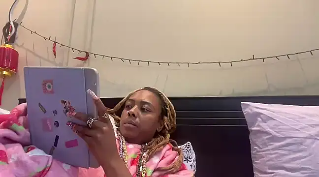 Snapshot of ChocolateCakeQueen chatting on March 16, 2025, 10:53 pm ChocolateCakeQueen online show from March 16, 2025, 10:53 pm