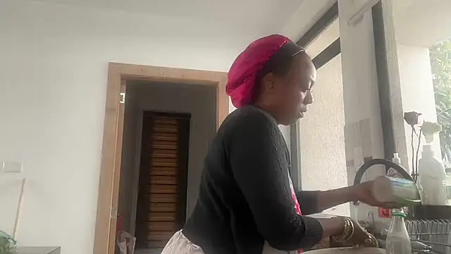 Snapshot of ChocolateCakeQueen chatting on October 18, 2025, 3:02 pm ChocolateCakeQueen online show from October 18, 2025, 3:02 pm