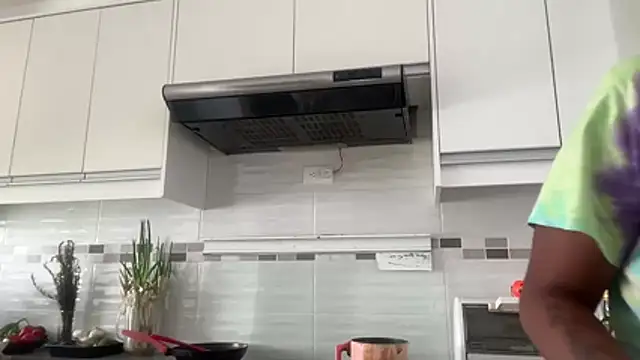 Snapshot of ChocolateCakeQueen chatting on October 25, 2025, 4:02 pm ChocolateCakeQueen online show from October 25, 2025, 4:02 pm