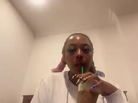 Snapshot of ChocolateCakeQueen chatting on November 21, 2025, 1:15 am ChocolateCakeQueen online show from November 21, 2025, 1:15 am