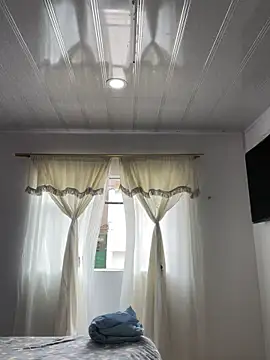 hannahb-e online show from November 5, 2025, 5:13 pm