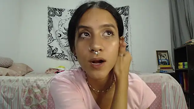 Snapshot of AlinaWoolf_ chatting on December 4, 2024, 2:42 am AlinaWoolf online show from December 4, 2024, 2:42 am