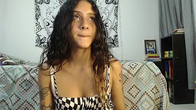 Snapshot of AlinaWoolf_ chatting on December 11, 2024, 2:52 am AlinaWoolf online show from December 11, 2024, 2:52 am