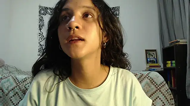 Snapshot of AlinaWoolf_ chatting on December 19, 2024, 3:07 am AlinaWoolf online show from December 19, 2024, 3:07 am