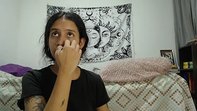 Snapshot of AlinaWoolf_ chatting on December 27, 2024, 2:47 am AlinaWoolf online show from December 27, 2024, 2:47 am