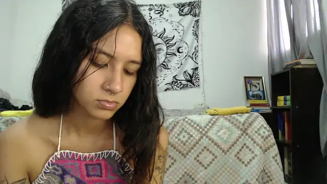 Snapshot of AlinaWoolf_ chatting on December 27, 2024, 10:16 pm AlinaWoolf online show from December 27, 2024, 10:16 pm