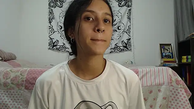 Snapshot of AlinaWoolf_ chatting on January 3, 2025, 11:44 pm AlinaWoolf online show from January 3, 2025, 11:44 pm