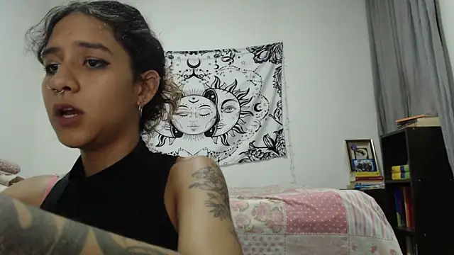 Snapshot of AlinaWoolf_ chatting on January 13, 2025, 2:39 am AlinaWoolf online show from January 13, 2025, 2:39 am