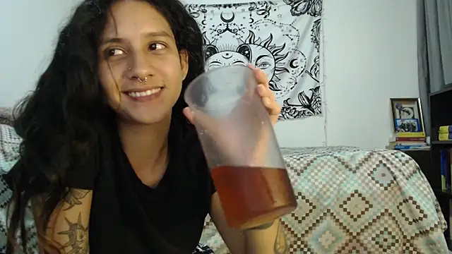 Snapshot of AlinaWoolf_ chatting on February 4, 2025, 2:39 am AlinaWoolf online show from February 4, 2025, 2:39 am