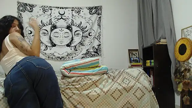 Snapshot of AlinaWoolf_ chatting on March 11, 2025, 5:05 am AlinaWoolf online show from March 11, 2025, 5:05 am