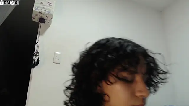 Snapshot of AlinaWoolf_ chatting on September 16, 2025, 4:35 am AlinaWoolf online show from September 16, 2025, 4:35 am