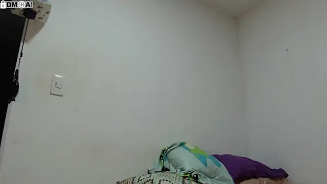 Snapshot of AlinaWoolf_ chatting on November 23, 2025, 3:06 am AlinaWoolf online show from November 23, 2025, 3:06 am