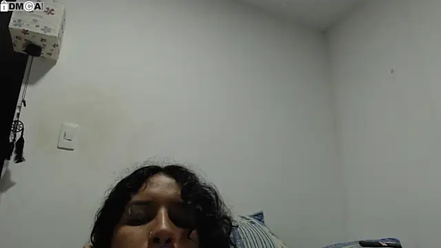 Snapshot of AlinaWoolf_ chatting on February 17, 2026, 12:07 am AlinaWoolf online show from February 17, 2026, 12:07 am