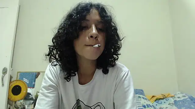 AlinaWoolf  online show from May 5, 2026, 1:46 am
