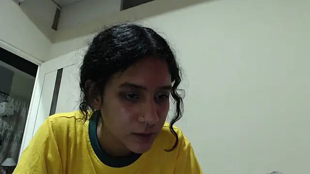 AlinaWoolf  online show from May 16, 2026, 4:42 am