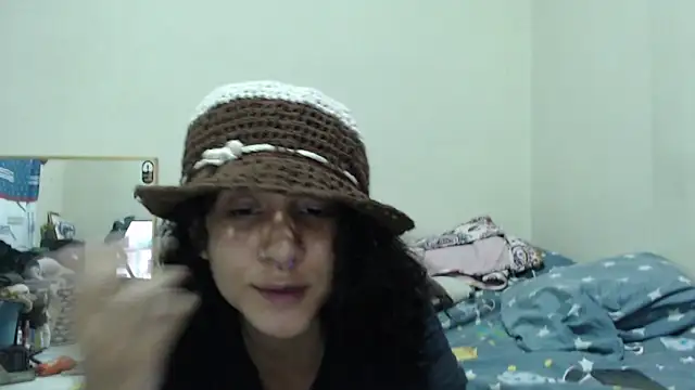 AlinaWoolf  online show from May 18, 2026, 4:07 am