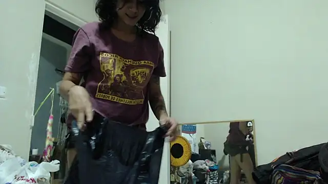AlinaWoolf  online show from May 25, 2026, 2:17 am