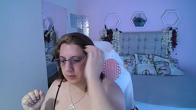 Snapshot of katie_joness_ chatting on January 12, 2025, 3:46 pm katie joness online show from January 12, 2025, 3:46 pm