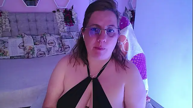Snapshot of katie_joness_ chatting on January 24, 2025, 7:49 pm katie joness online show from January 24, 2025, 7:49 pm