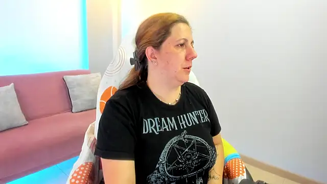 Snapshot of katie_joness_ chatting on September 30, 2025, 1:05 pm katie joness online show from September 30, 2025, 1:05 pm