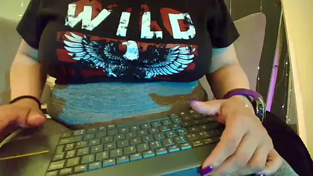 Snapshot of Sammy_owens_ chatting on February 2, 2025, 6:42 pm Sammy owens online show from February 2, 2025, 6:42 pm