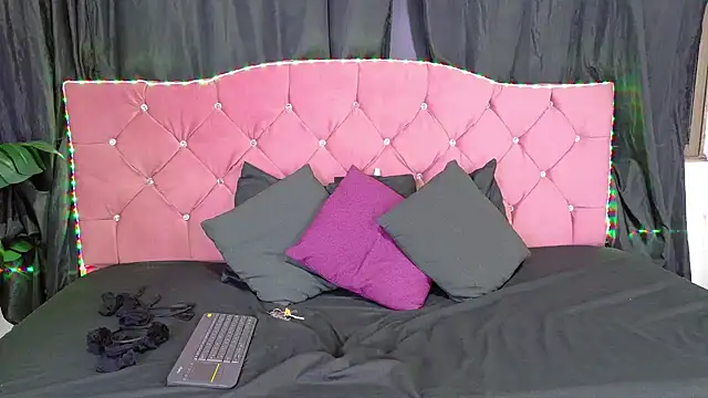 Snapshot of Cataleya_divine chatting on March 12, 2026, 12:11 pm Cataleya divine online show from March 12, 2026, 12:11 pm