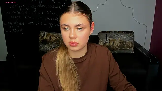 IsabellaBler online show from November 25, 2025, 1:11 pm