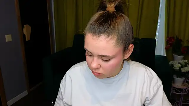 IsabellaBler online show from February 13, 2026, 12:45 pm