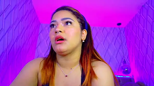 Snapshot of NicolleTaylor chatting on October 20, 2025, 3:40 am NicolleTaylor online show from October 20, 2025, 3:40 am