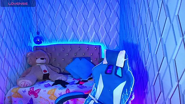 Snapshot of NicolleTaylor chatting on October 27, 2025, 3:10 am NicolleTaylor online show from October 27, 2025, 3:10 am