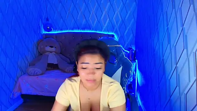 Snapshot of NicolleTaylor chatting on November 15, 2025, 12:52 am NicolleTaylor online show from November 15, 2025, 12:52 am