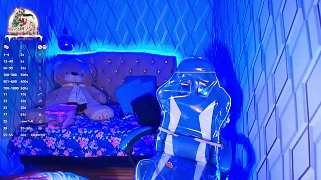 Snapshot of NicolleTaylor chatting on November 18, 2025, 4:50 am NicolleTaylor online show from November 18, 2025, 4:50 am