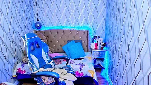 Snapshot of NicolleTaylor chatting on December 5, 2025, 4:32 am NicolleTaylor online show from December 5, 2025, 4:32 am