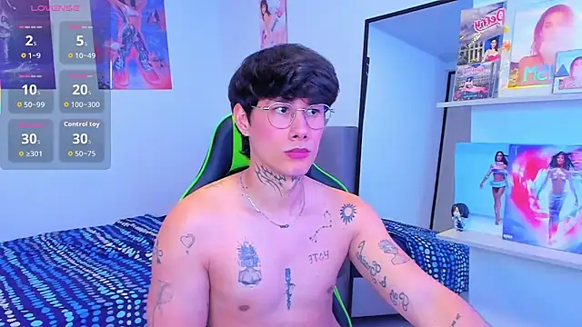 Snapshot of JayHotxxx chatting on February 17, 2026, 9:43 pm JayHotxxx online show from February 17, 2026, 9:43 pm