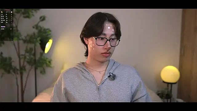 Snapshot of SrLuis18 chatting on October 26, 2025, 12:49 am SrLuis18 online show from October 26, 2025, 12:49 am