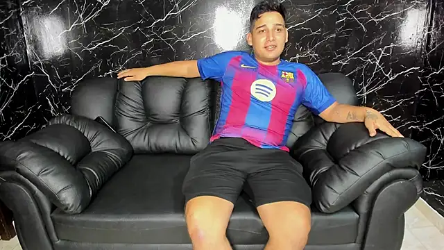 sweethot    online show from September 14, 2025, 2:38 pm