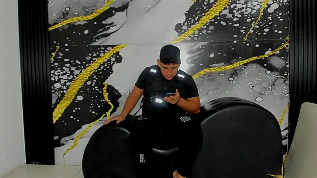 sweethot    online show from September 25, 2025, 2:21 pm