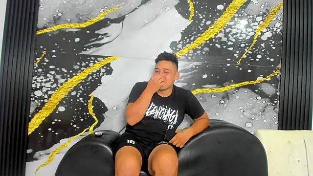 sweethot    online show from September 26, 2025, 1:37 pm