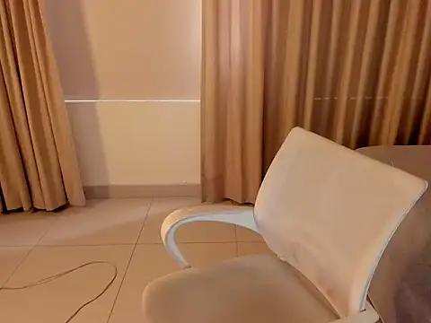 kiaraowen online show from December 20, 2025, 5:09 pm