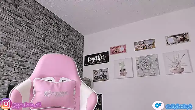 olivia22love online show from September 26, 2025, 1:04 pm