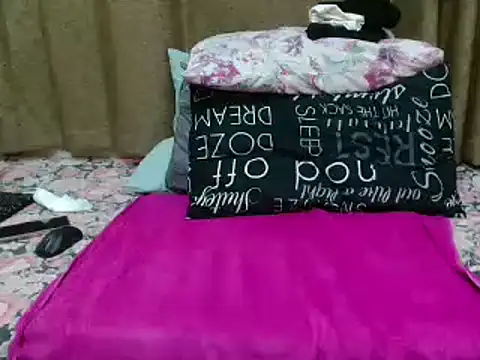 NaughtyFlower88 online show from December 11, 2024, 3:47 pm