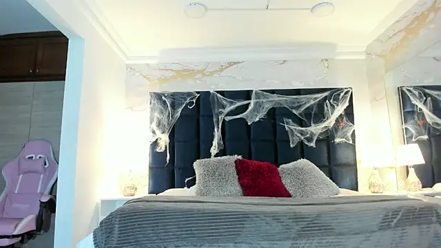 EVELIN MASON online show from October 21, 2025, 9:48 pm