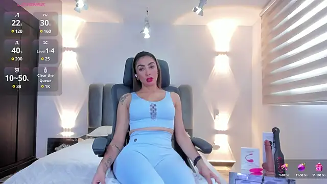 AnaRuiz online show from March 4, 2025, 12:33 pm