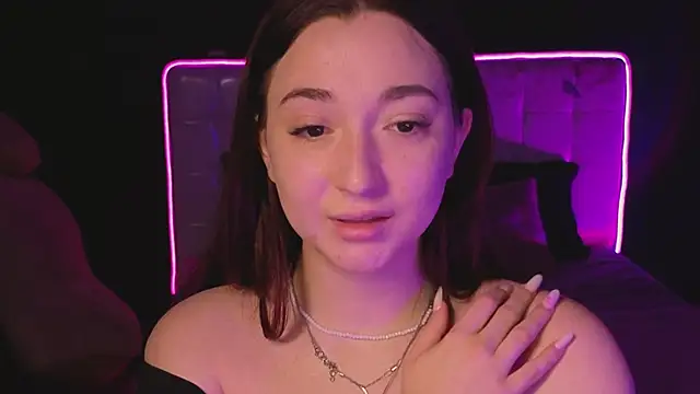 Snapshot of YasmineWest chatting on November 28, 2025, 9:01 am YasmineWest online show from November 28, 2025, 9:01 am